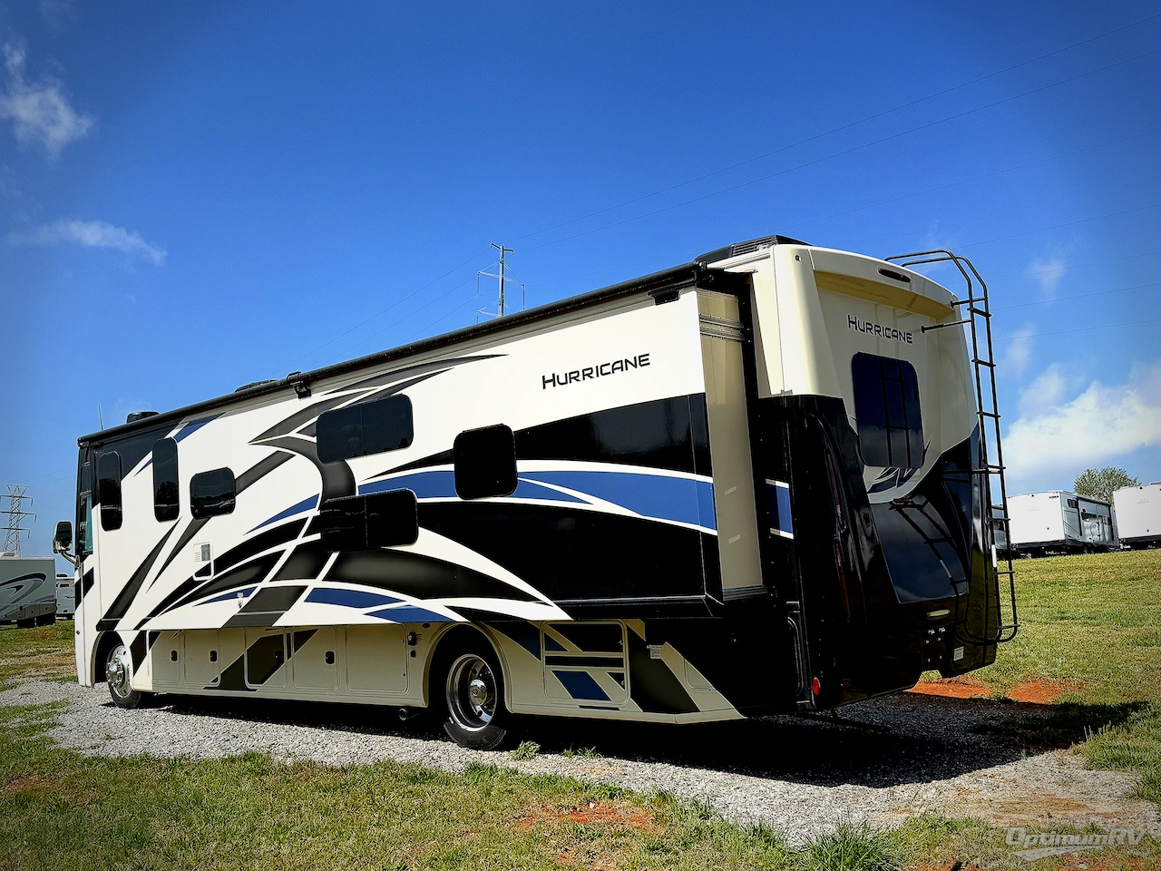 2022 Thor Hurricane 34J Photo 3