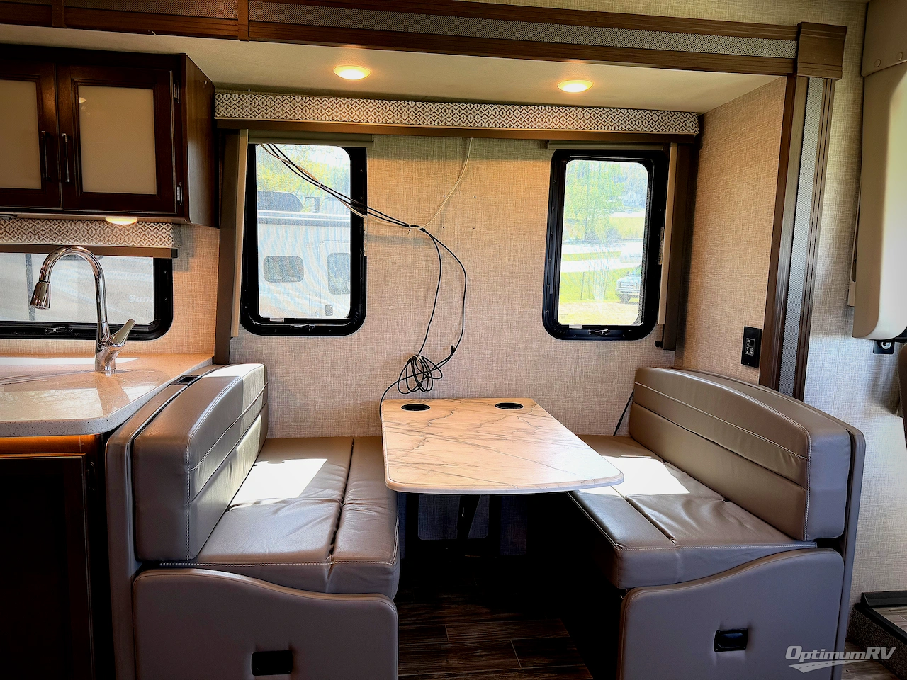 2022 Thor Hurricane 34J Photo 5