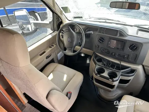 2017 Winnebago Minnie Winnie 27Q RV Photo 2