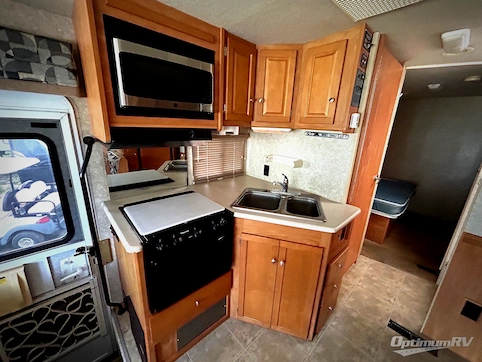 2009 Winnebago Vista 26P RV Photo 2