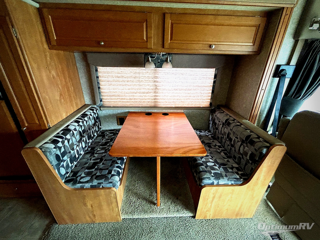 2009 Winnebago Vista 26P Photo 13