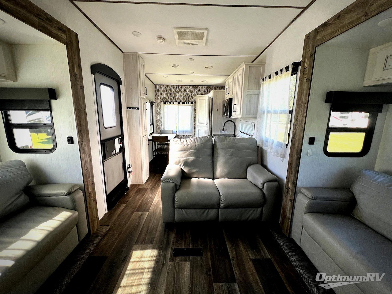 2021 Heartland Bighorn Traveler 33RKS Photo 4