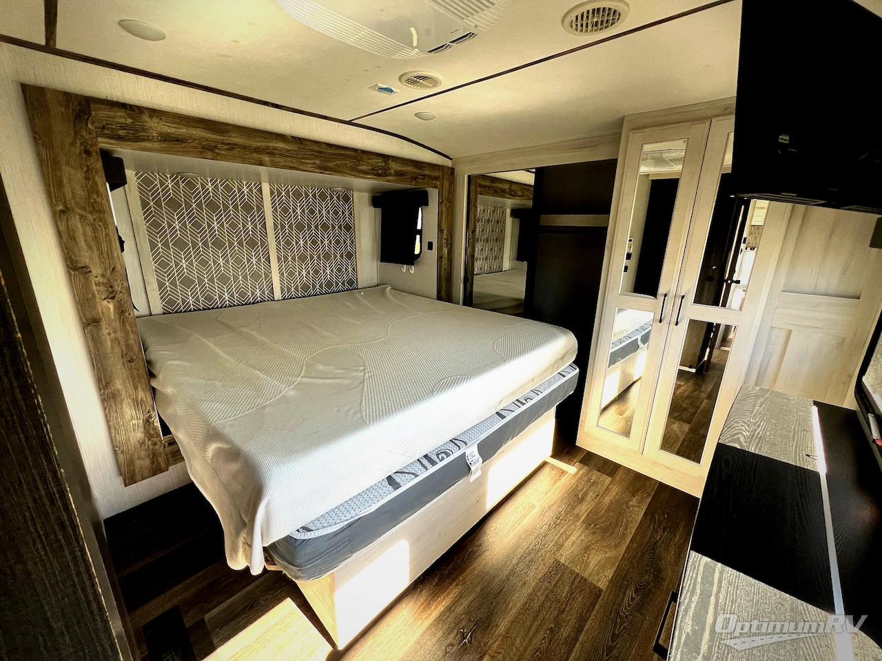 2021 Heartland Bighorn Traveler 33RKS Photo 15