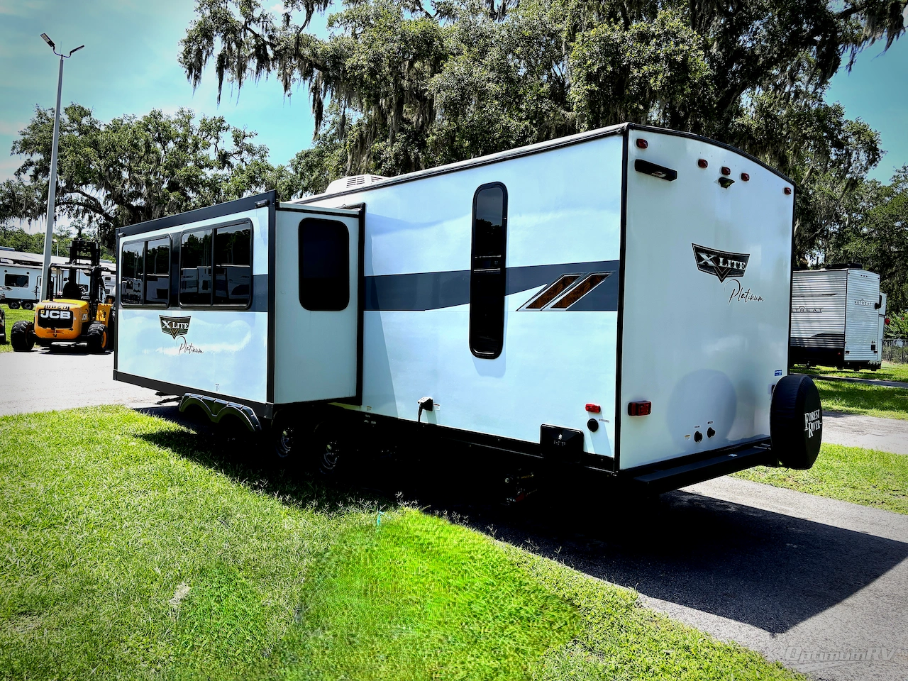 2024 Forest River Wildwood X-Lite 273QBXL Photo 3