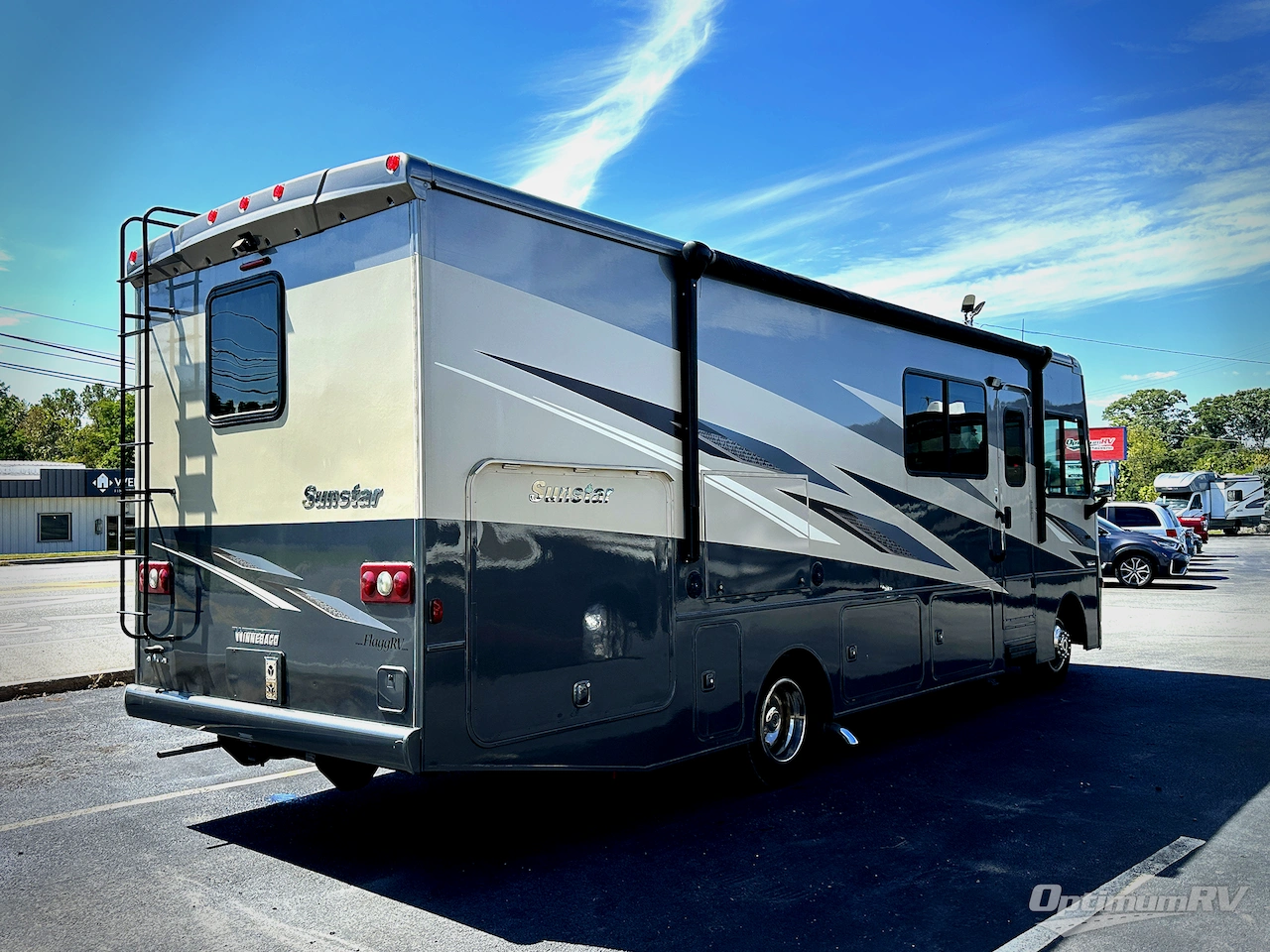 2019 Winnebago Sunstar 29VE Photo 2