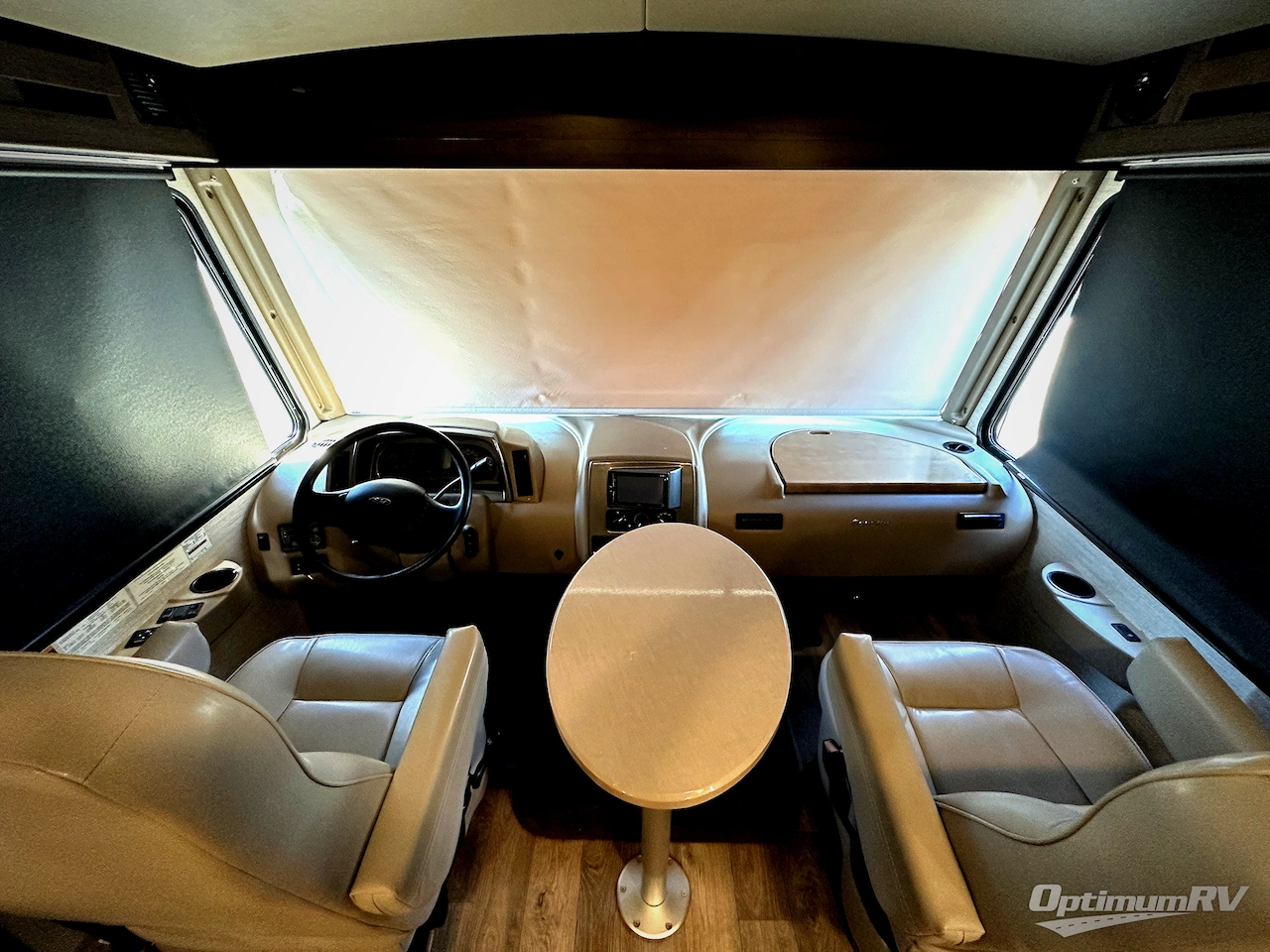 2019 Winnebago Sunstar 29VE Photo 6
