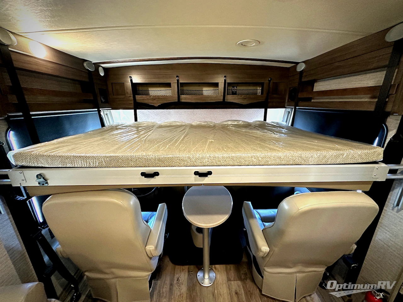 2019 Winnebago Sunstar 29VE Photo 7