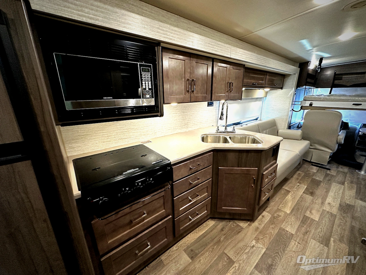 2019 Winnebago Sunstar 29VE Photo 12