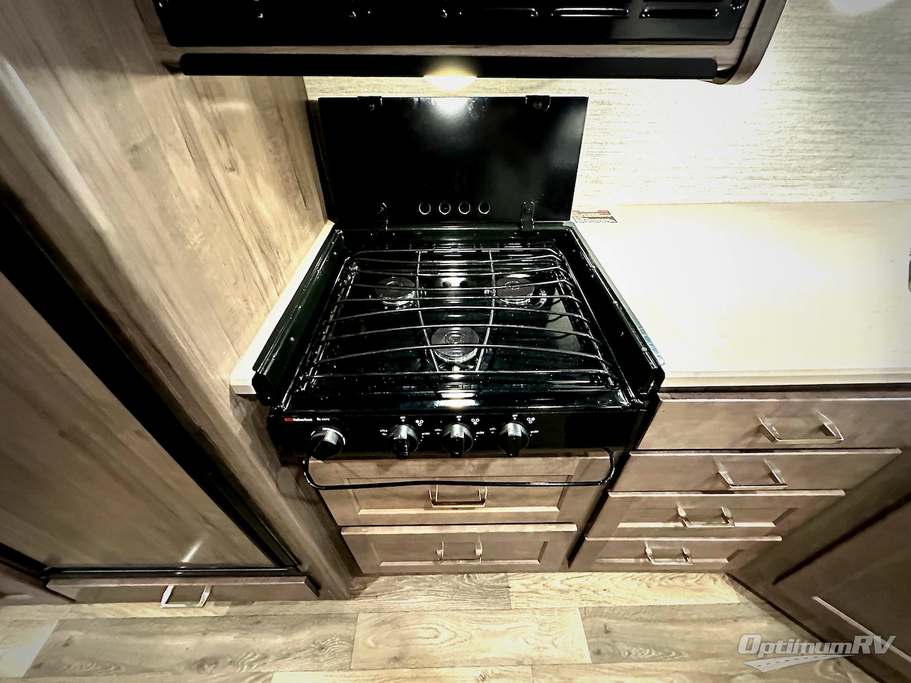 2019 Winnebago Sunstar 29VE Photo 14