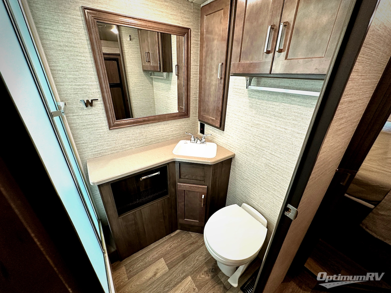 2019 Winnebago Sunstar 29VE Photo 17