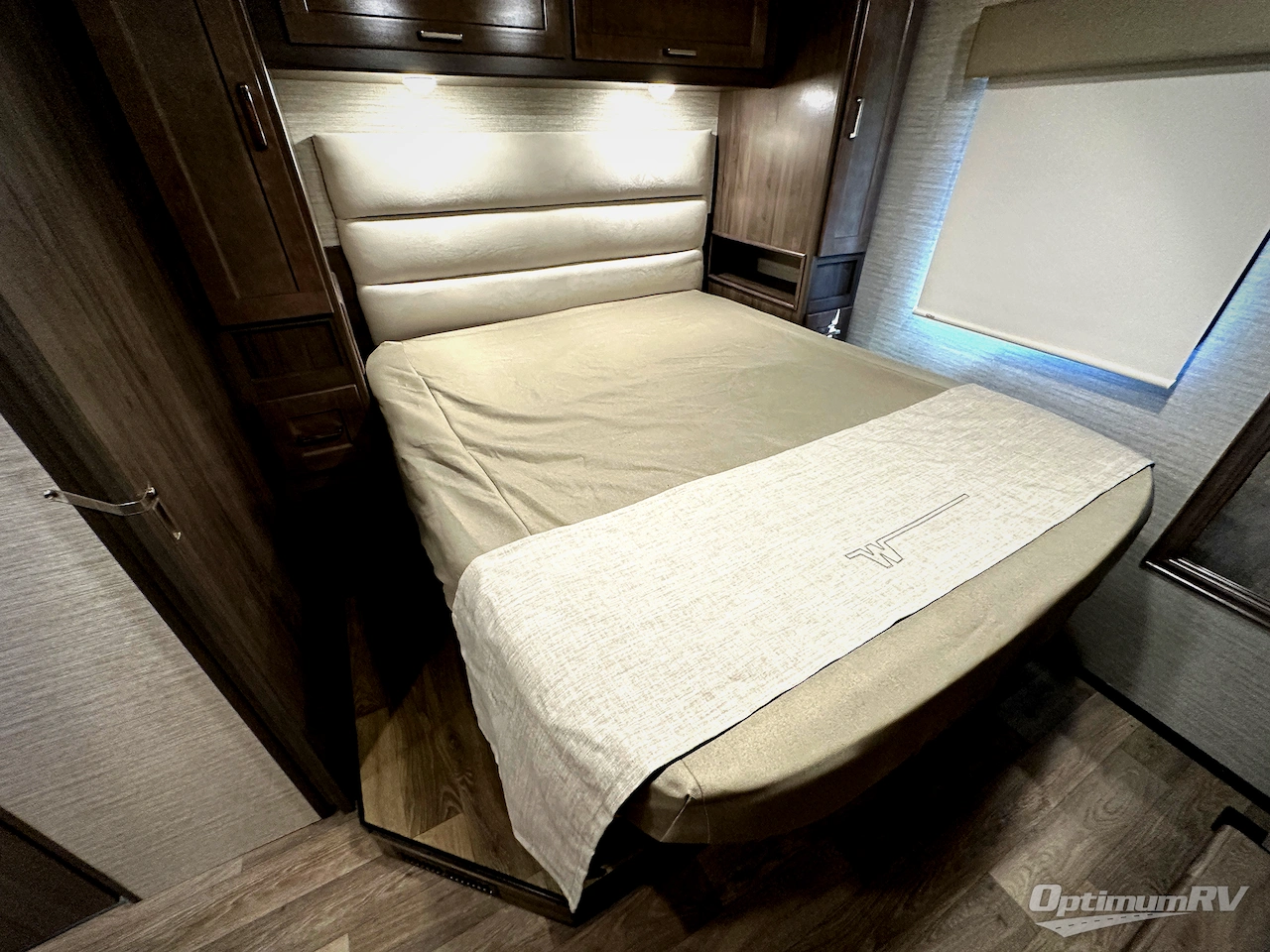 2019 Winnebago Sunstar 29VE Photo 21
