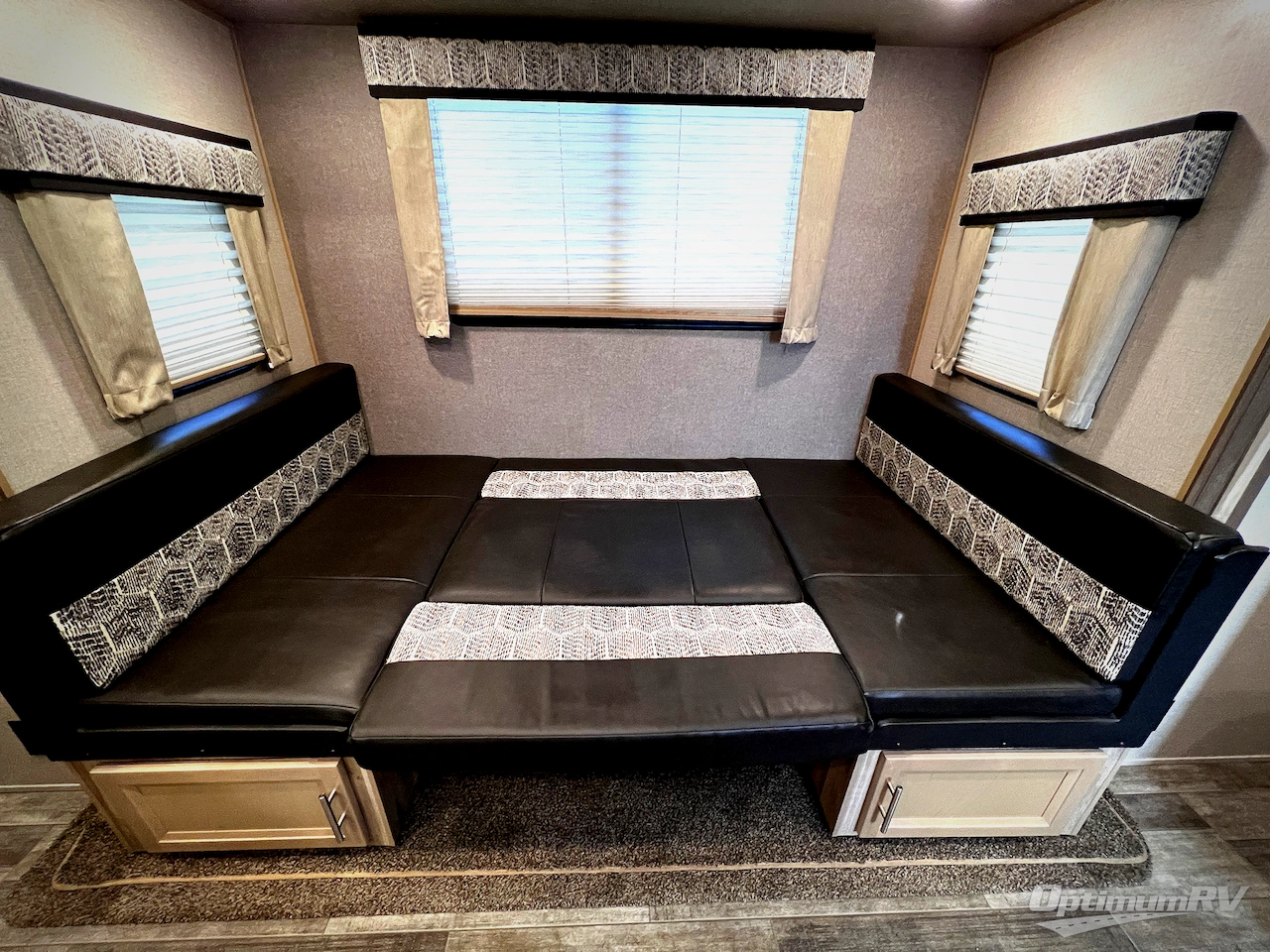 2021 Coachmen Catalina Legacy 323BHDSCK Photo 8