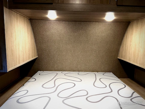 2022 Coachmen Catalina Legacy 323BHDSCK RV Photo 4