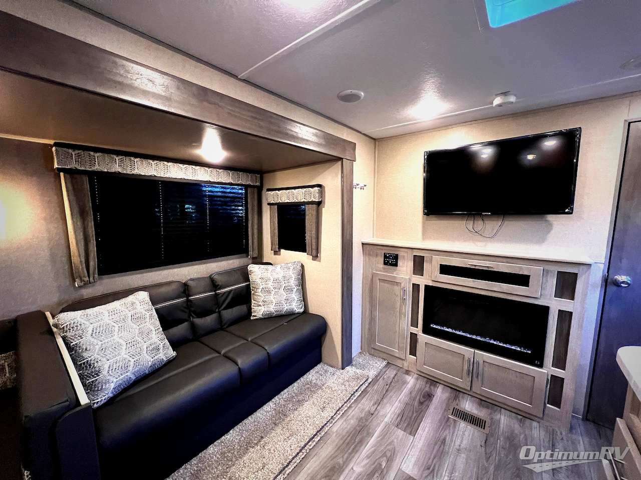 2022 Coachmen Catalina Legacy 323BHDSCK Photo 13