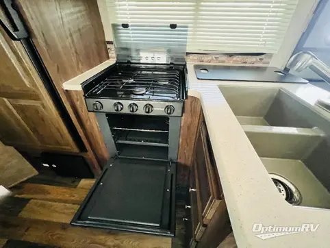2017 Forest River Rockwood Ultra Lite 2604WS RV Photo 3