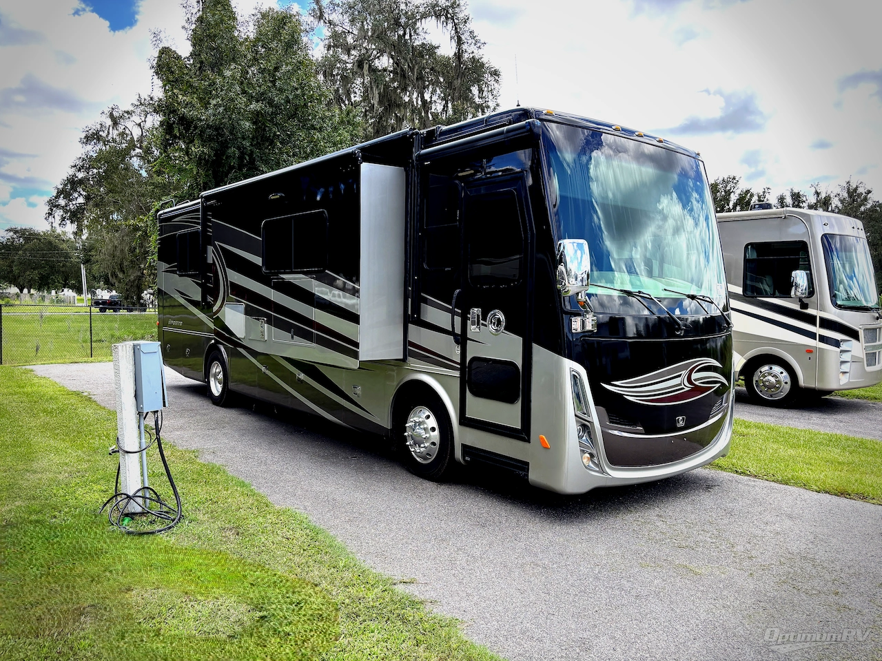 2017 Tiffin Allegro Breeze 32 BR Photo 1