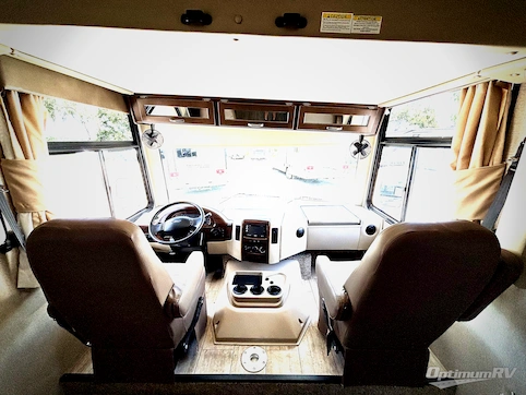 2019 Thor Freedom Traveler A27 RV Photo 2