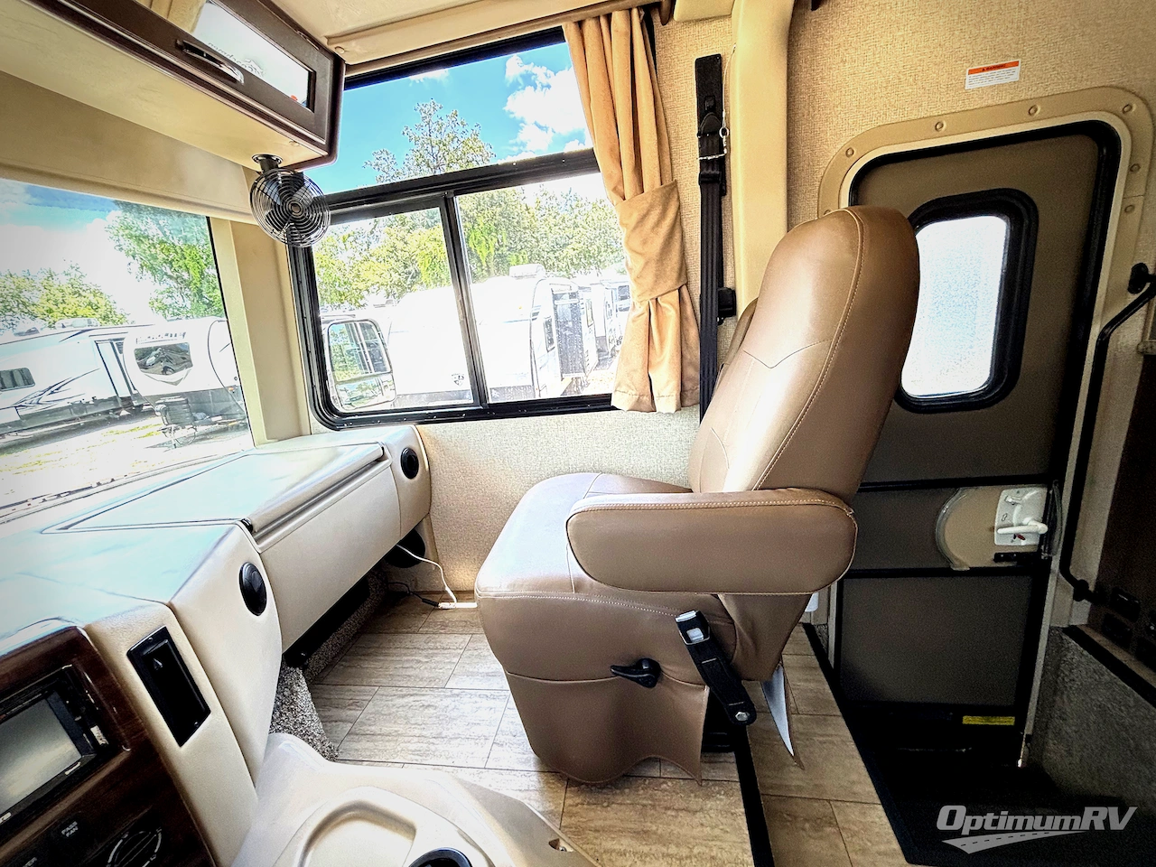 2019 Thor Freedom Traveler A27 Photo 8