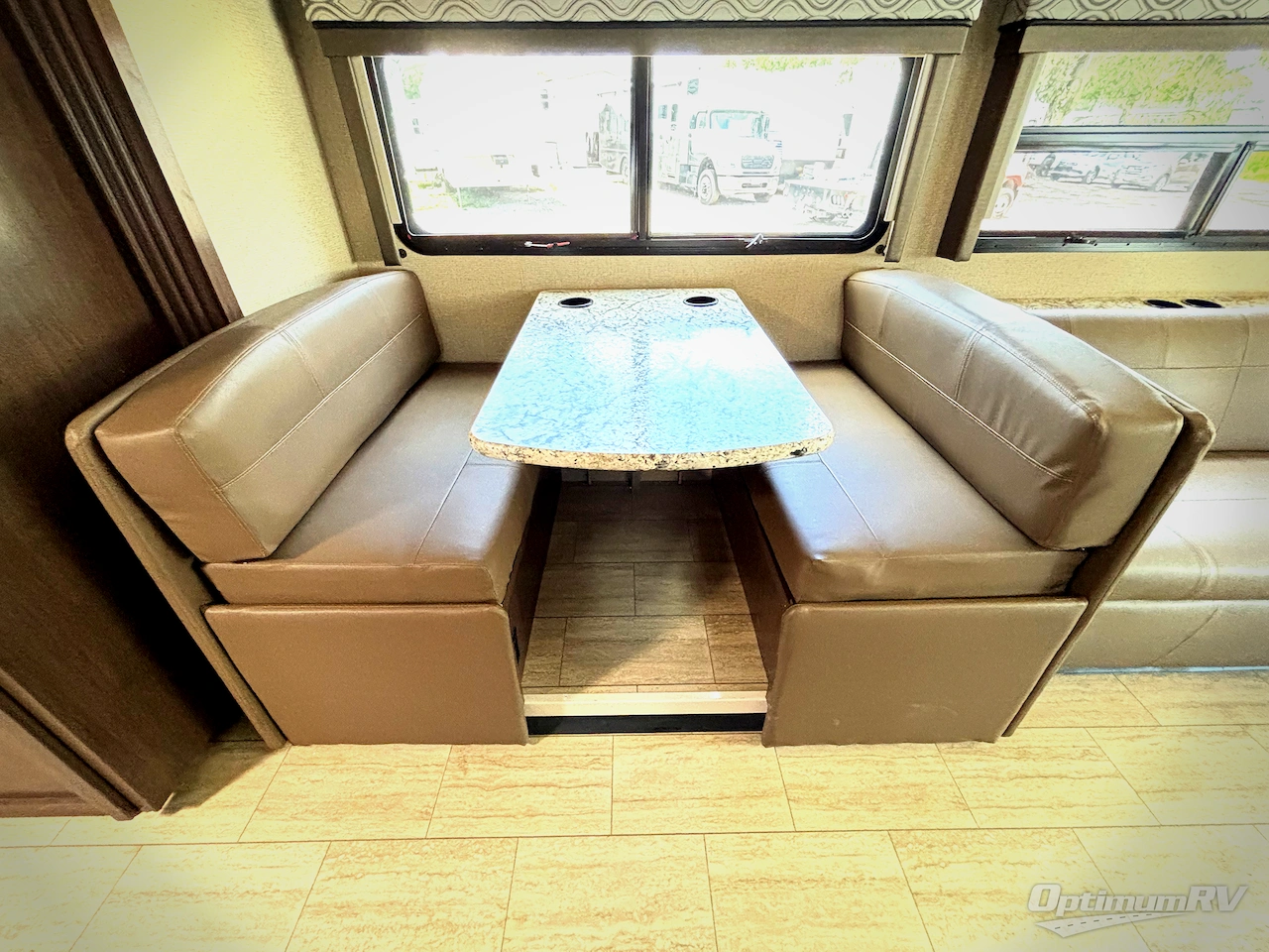 2019 Thor Freedom Traveler A27 Photo 11