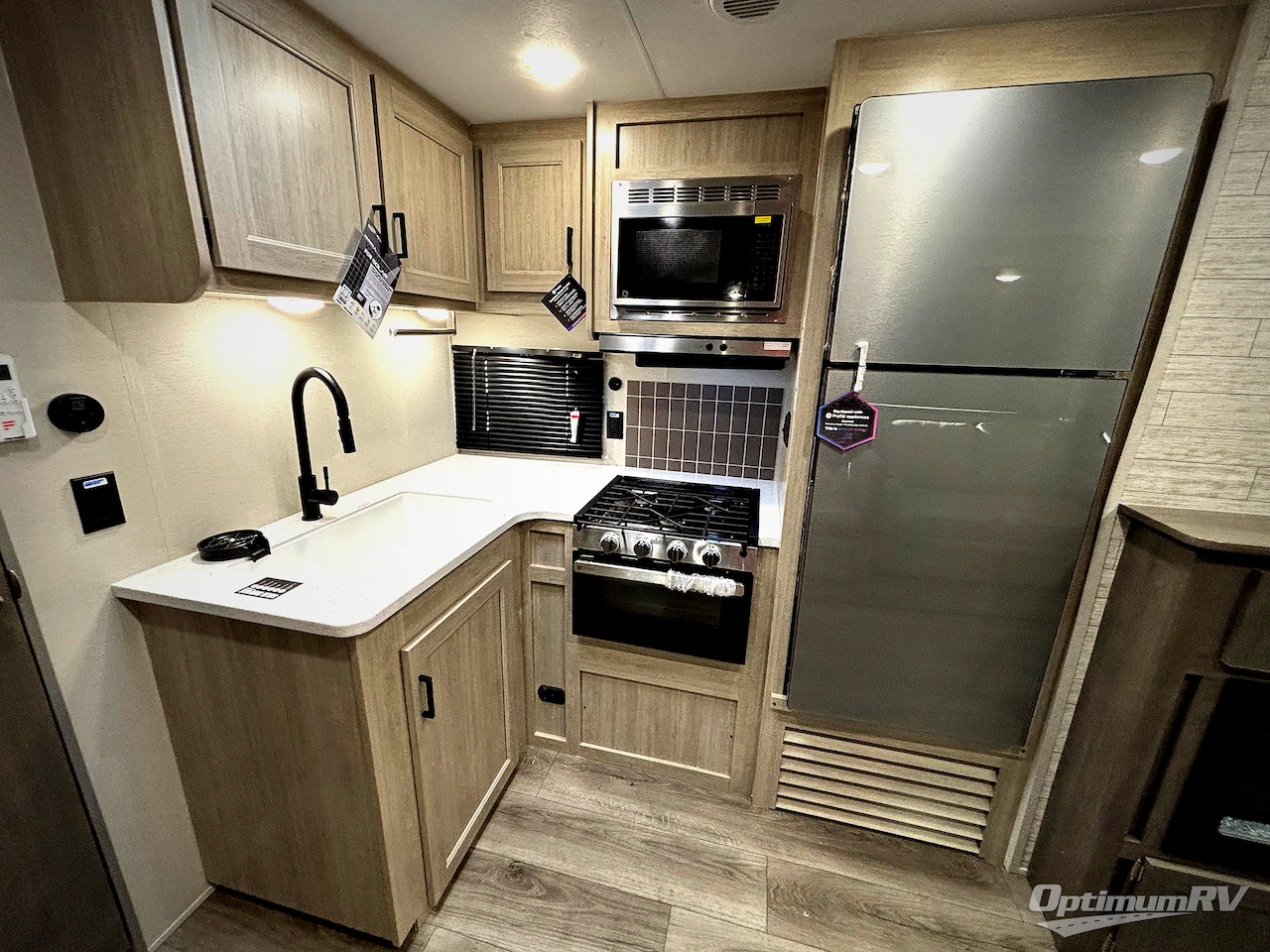 2026 Coachmen Catalina Legacy Edition 333DORM Photo 6