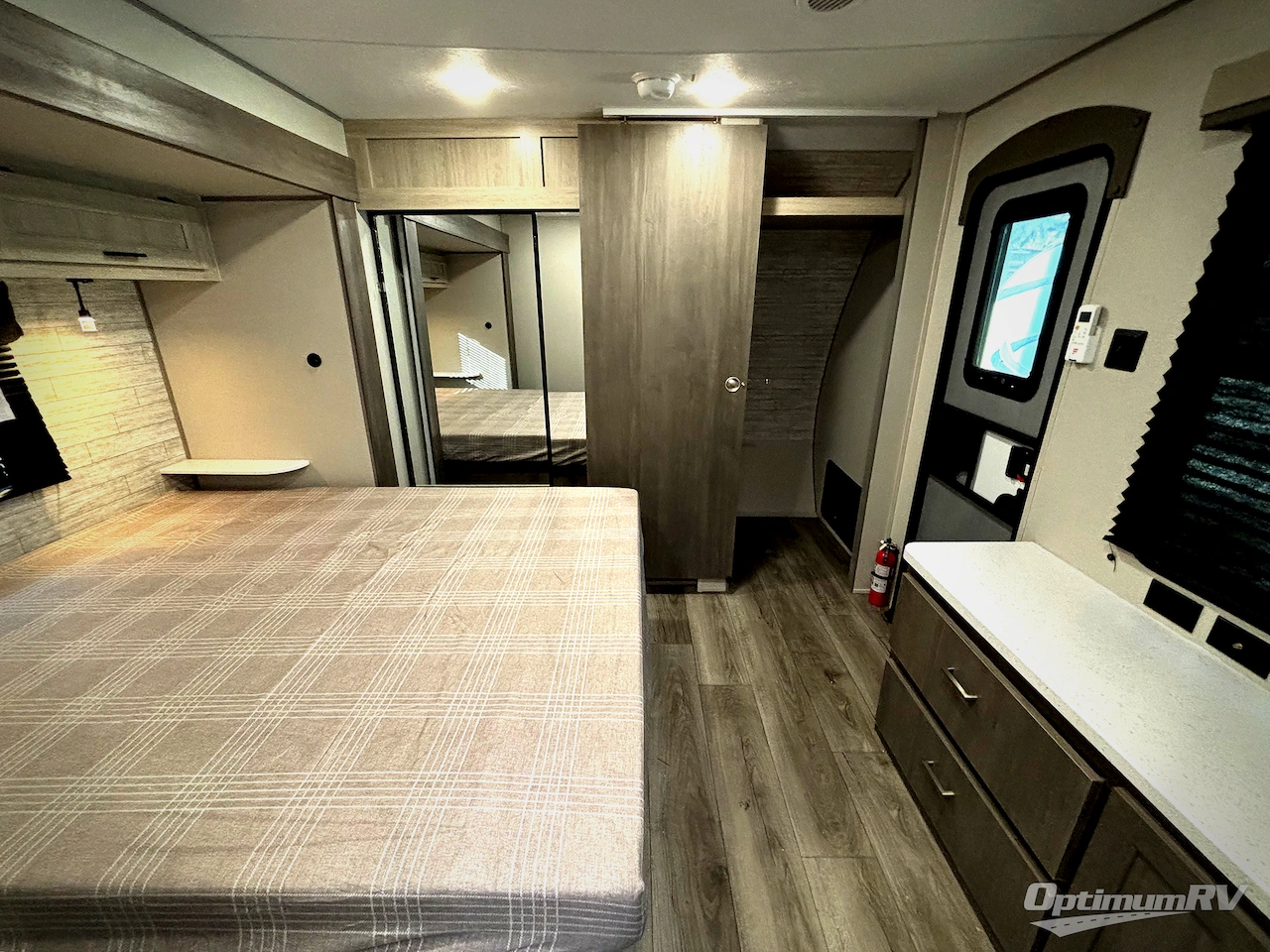 2026 Coachmen Catalina Legacy Edition 333DORM Photo 7