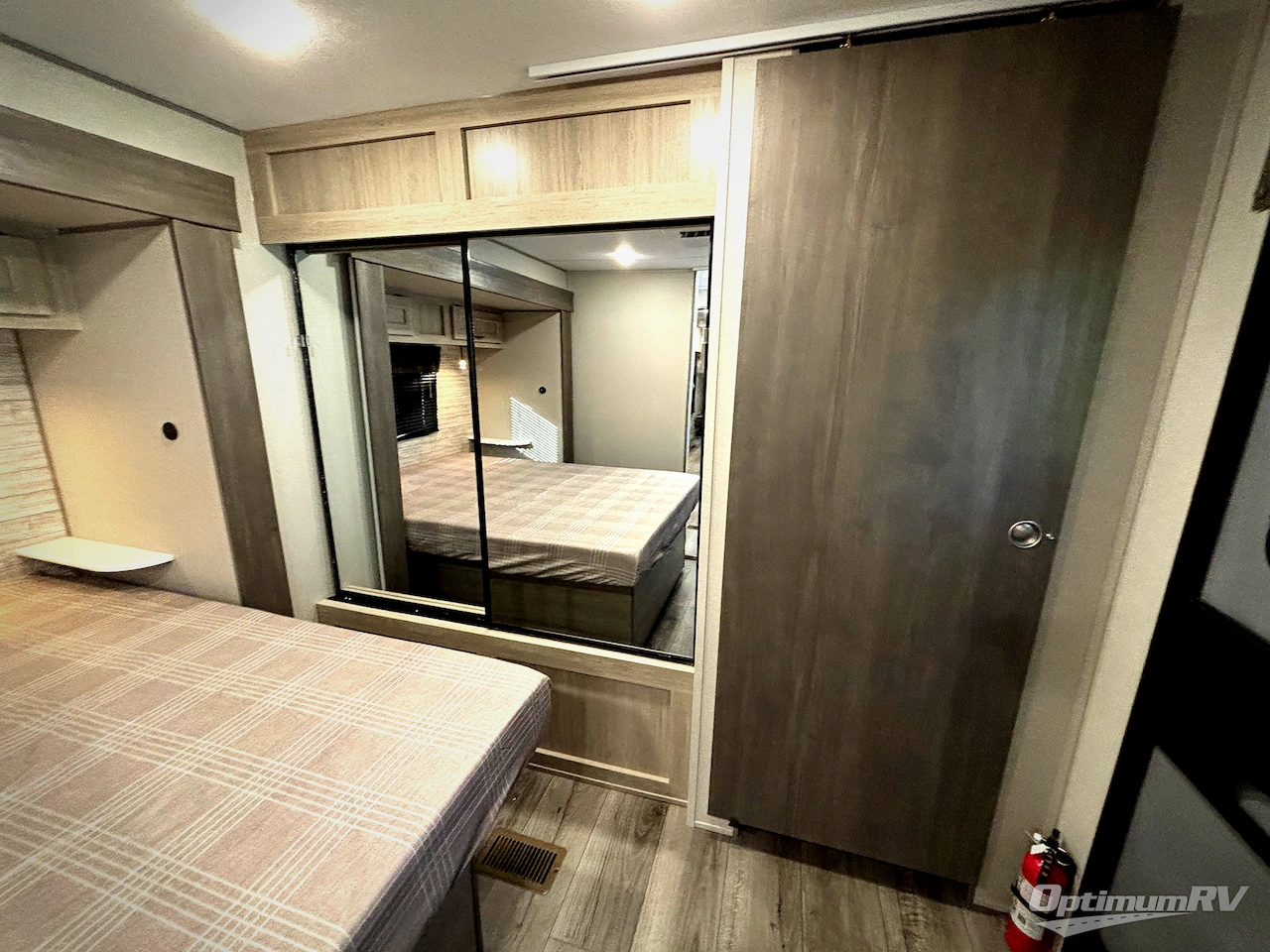 2026 Coachmen Catalina Legacy Edition 333DORM Photo 9