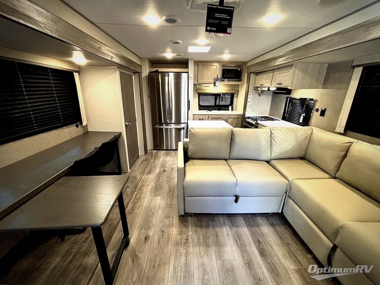 2026 Coachmen Catalina Legacy Edition 323MAZE Photo 4