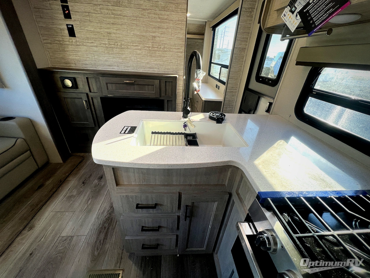 2026 Coachmen Catalina Legacy Edition 343BHTS Photo 9