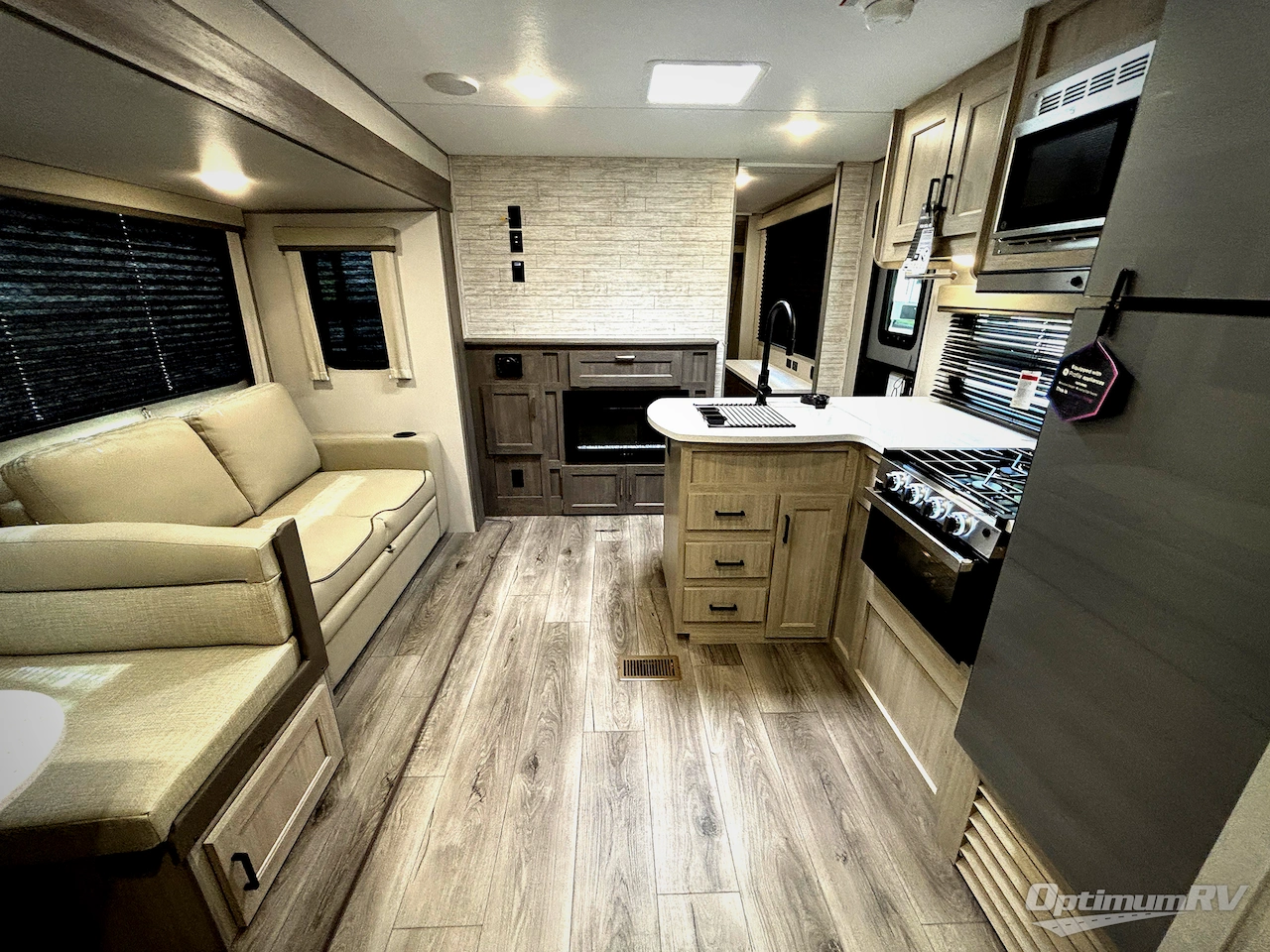 2026 Coachmen Catalina Legacy Edition 343BHTS Photo 5