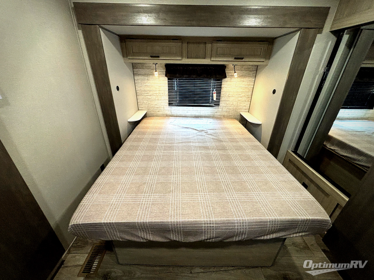 2026 Coachmen Catalina Legacy Edition 343BHTS Photo 8