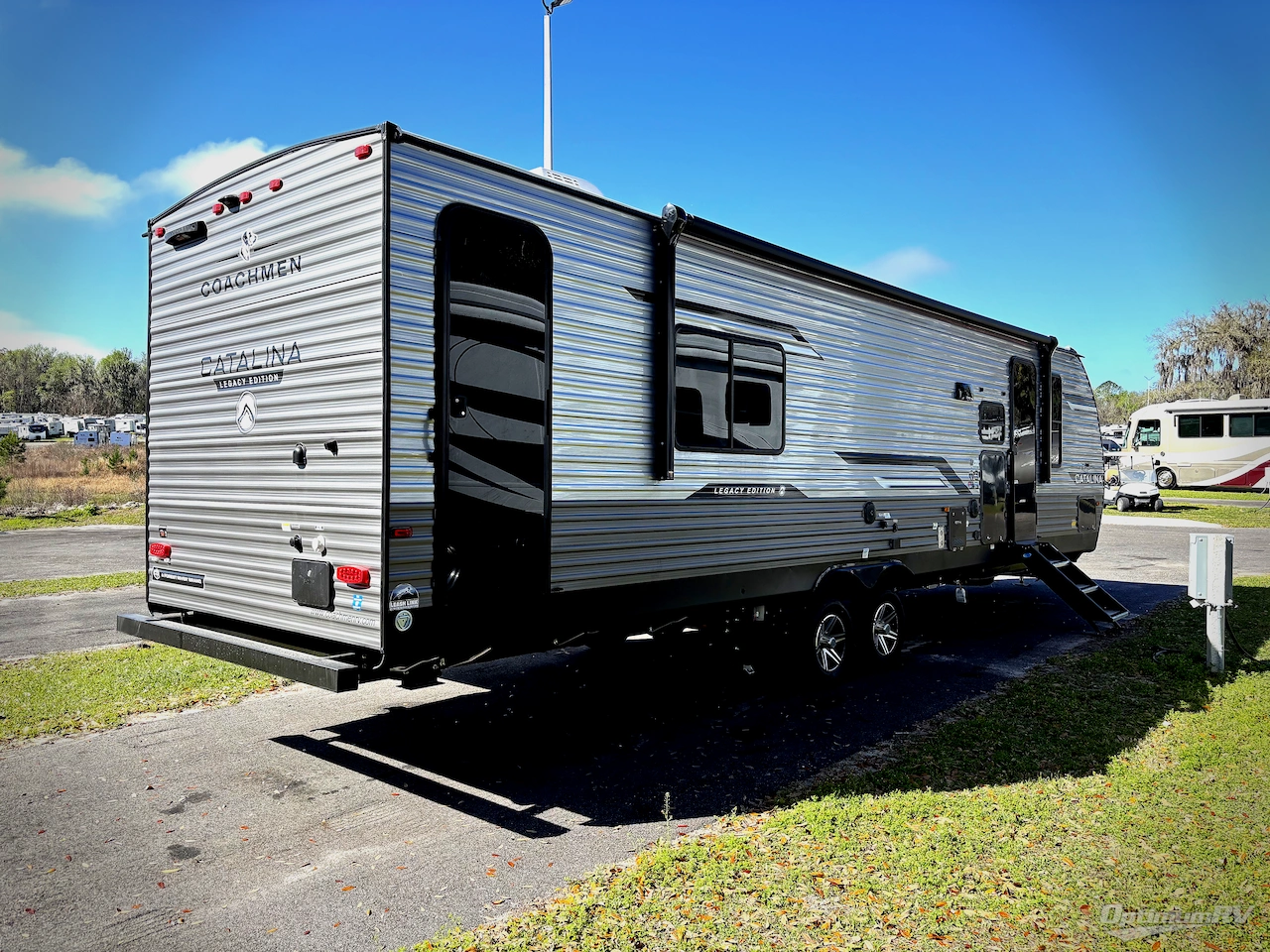 2026 Coachmen Catalina Legacy Edition 333DBDS Photo 2