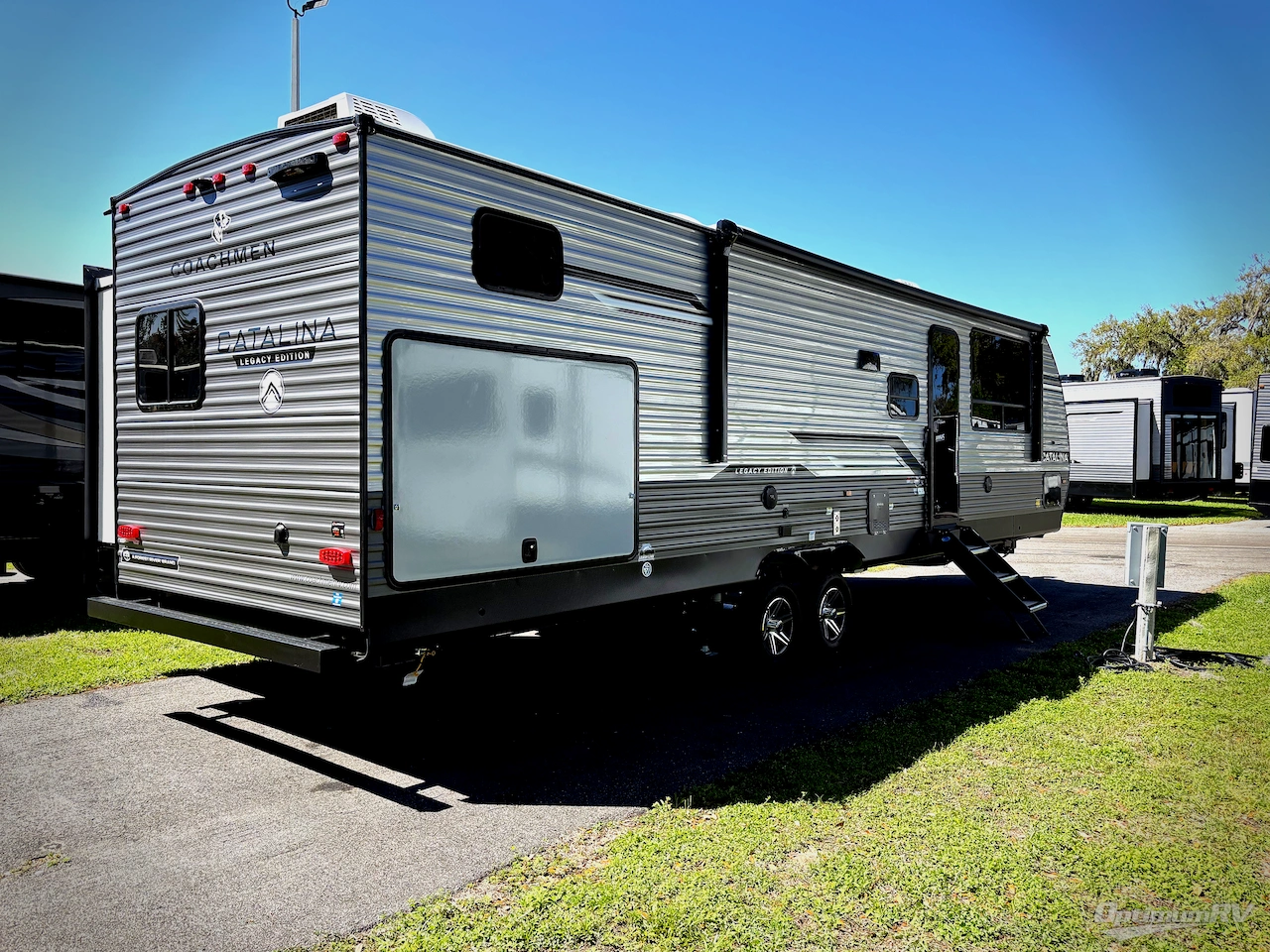 2026 Coachmen Catalina Legacy Edition 343BHTS Photo 2