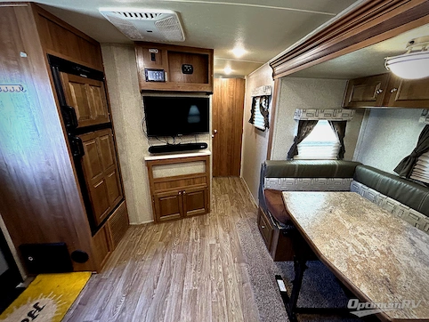 2018 Forest River Flagstaff Micro Lite 25FKS RV Photo 2