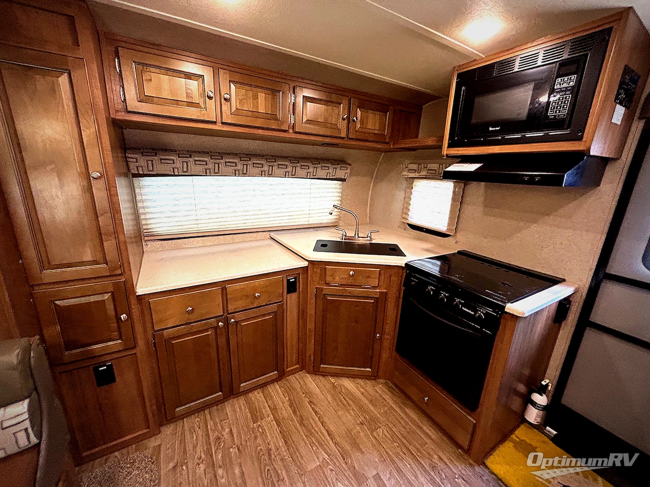2018 Forest River Flagstaff Micro Lite 25FKS Photo 6