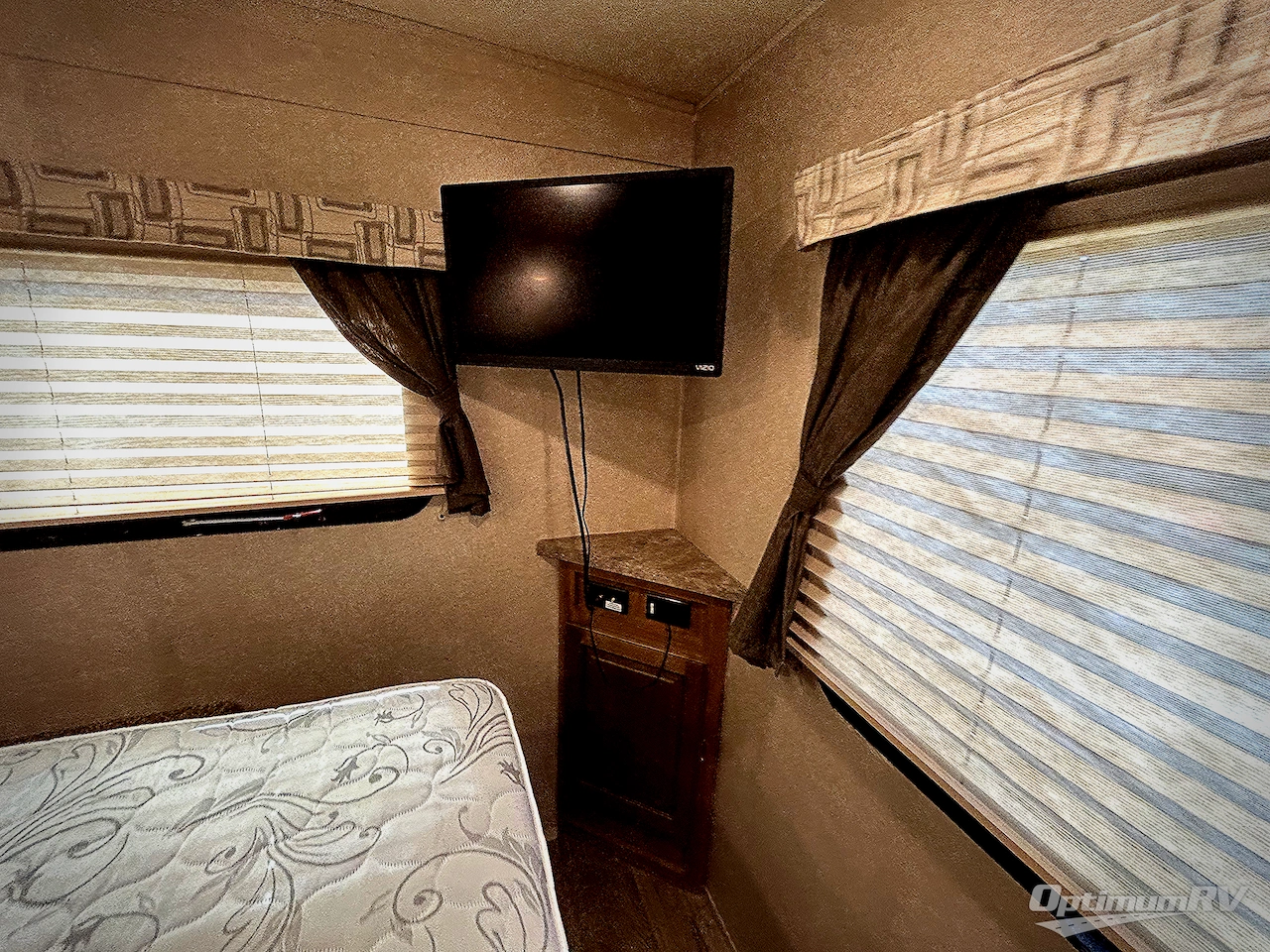 2018 Forest River Flagstaff Micro Lite 25FKS Photo 14