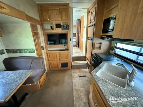 2011 Forest River Flagstaff Classic Super Lite 8524RLS RV Photo 2