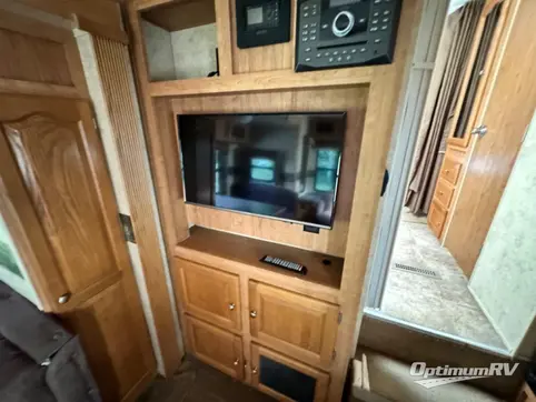 2011 Forest River Flagstaff Classic Super Lite 8524RLS RV Photo 3