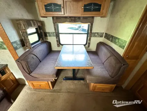 2011 Forest River Flagstaff Classic Super Lite 8524RLS RV Photo 4