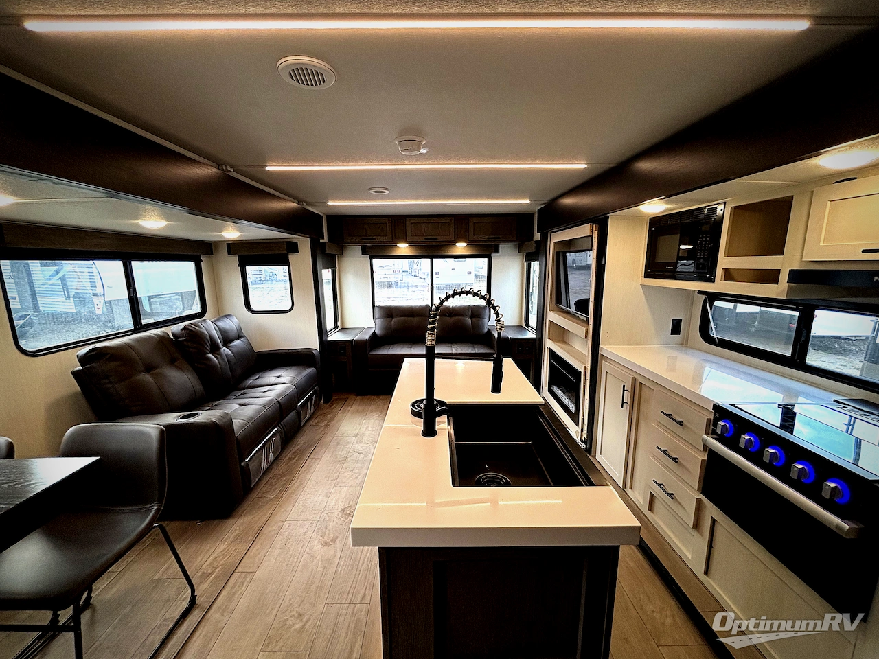 2026 Forest River Cherokee Alpha Wolf 26RL Photo 4