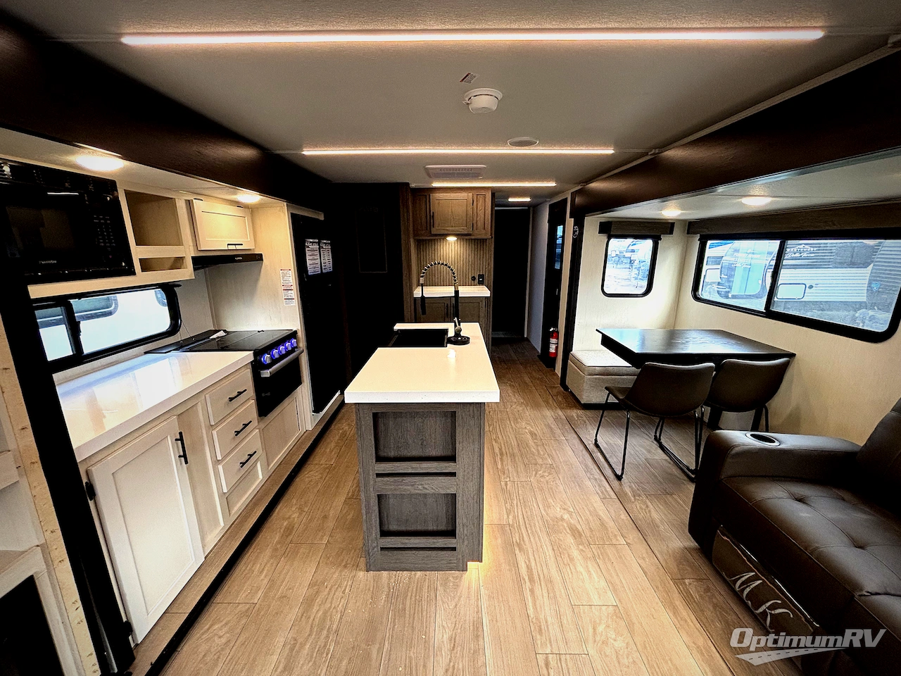 2026 Forest River Cherokee Alpha Wolf 26RL Photo 5