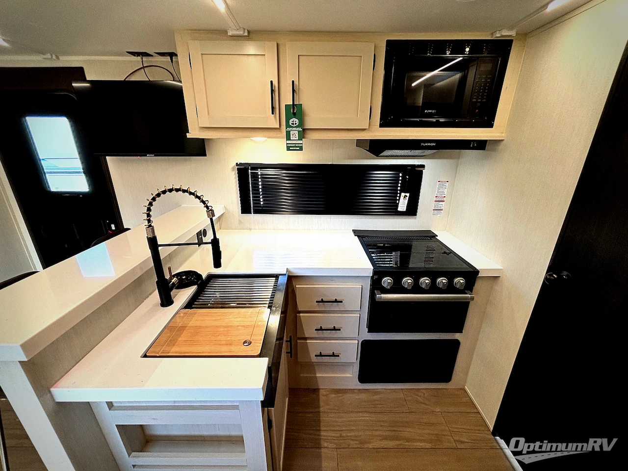 2026 Forest River Cherokee Alpha Wolf 21RB Photo 11