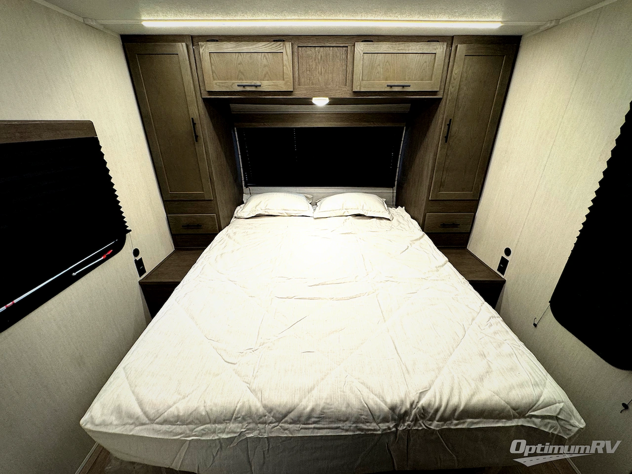 2026 Forest River Cherokee Alpha Wolf 33BH Photo 7