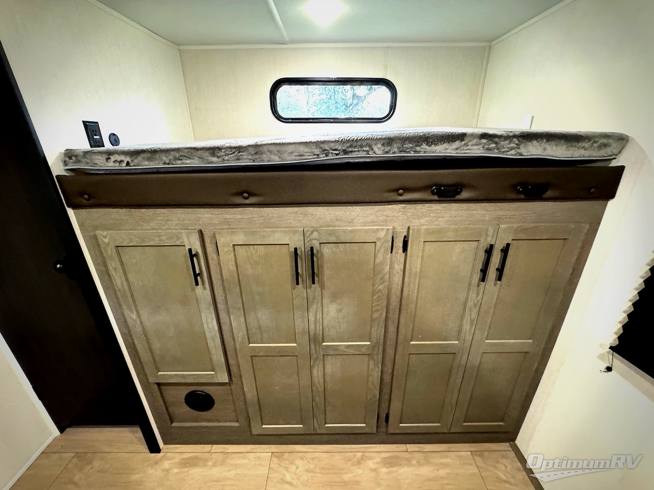 2026 Forest River Cherokee Alpha Wolf 33BH Photo 15