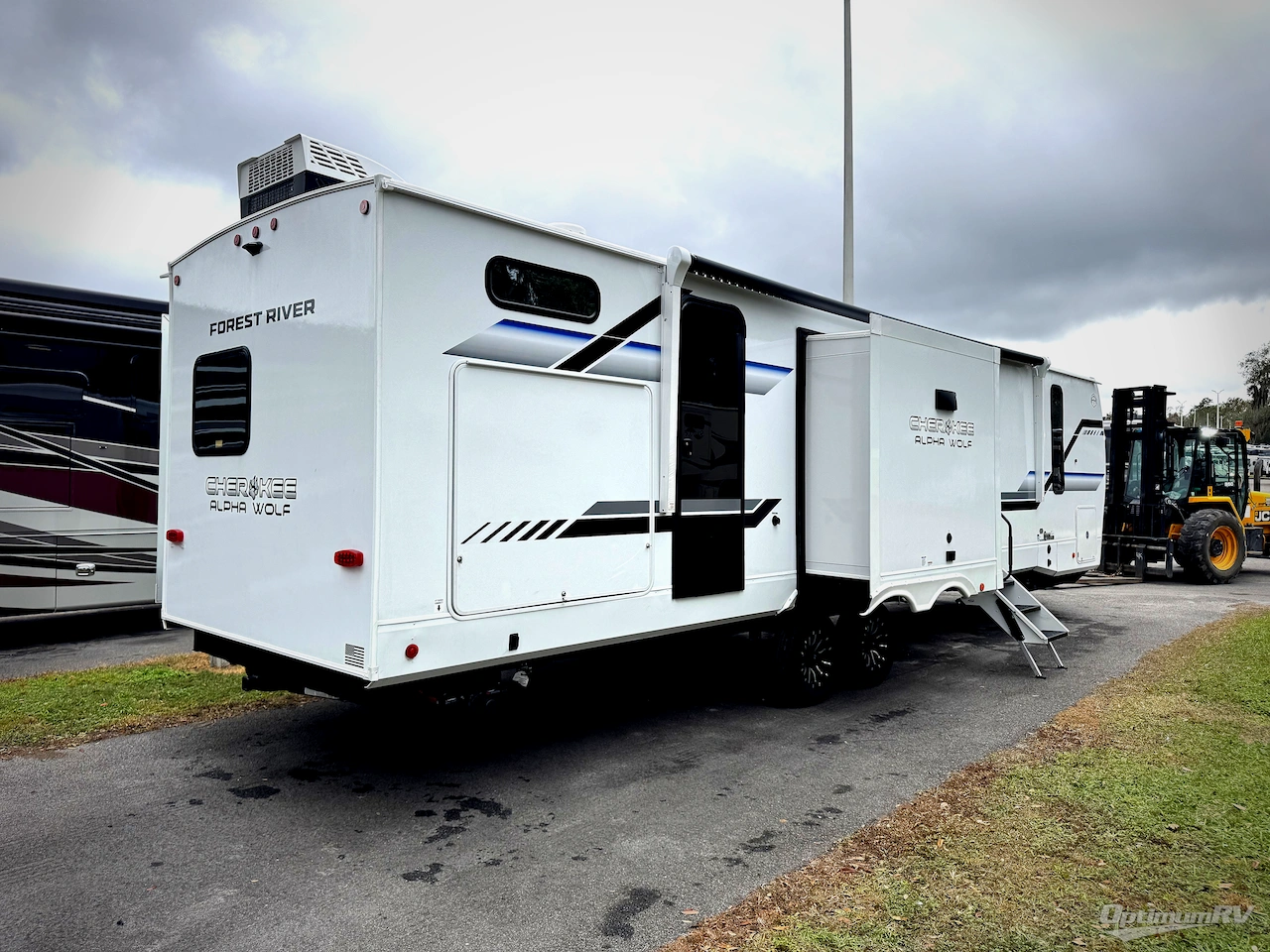 2026 Forest River Cherokee Alpha Wolf 33BH Photo 2