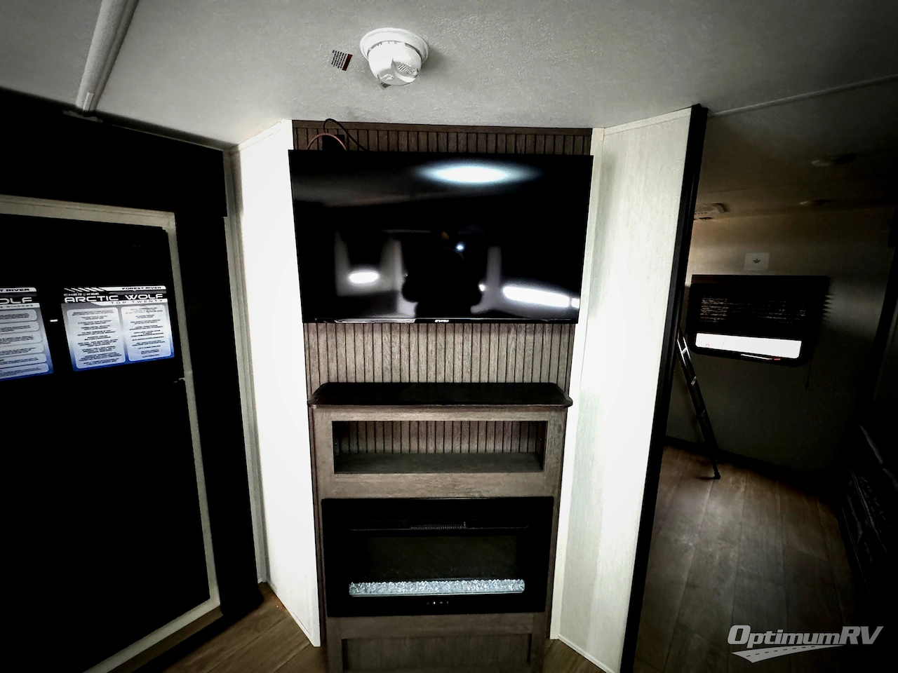 2026 Forest River Cherokee Alpha Wolf 33BH Photo 9