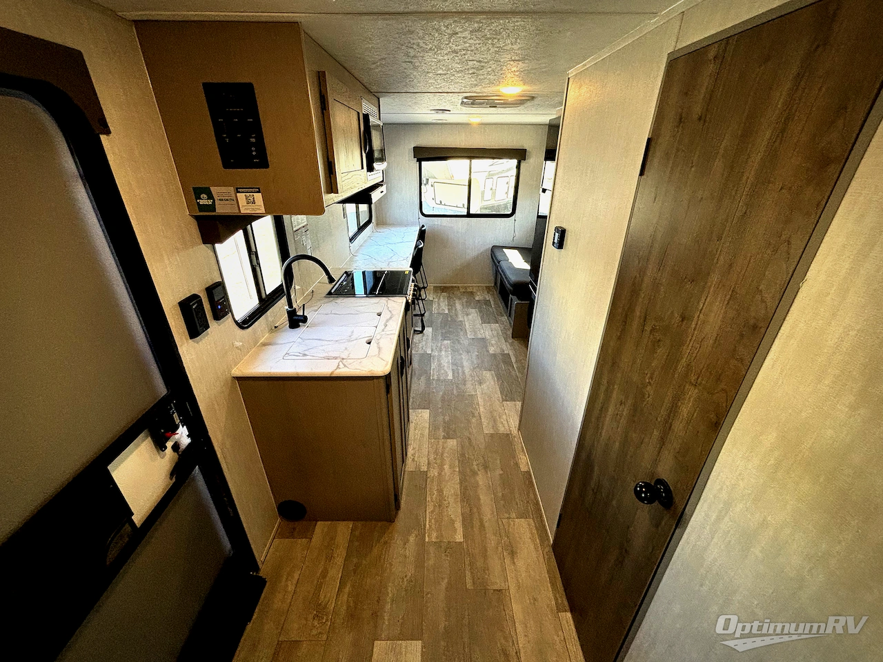 2025 Coachmen Clipper 5K Series 242MK Photo 4