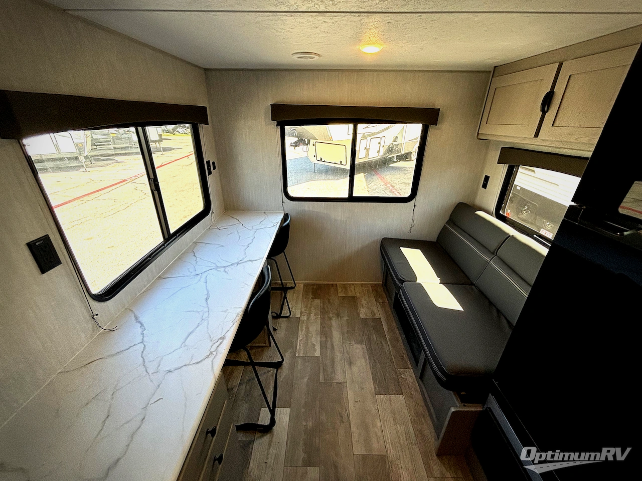 2025 Coachmen Clipper 5K Series 242MK Photo 8