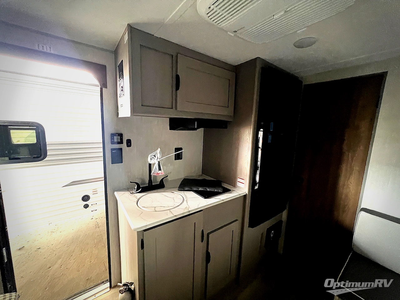 2025 Coachmen Clipper Cadet 17CFQ Photo 7