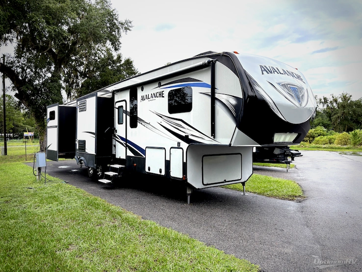 2017 Keystone Avalanche 391TG RV Photo 1