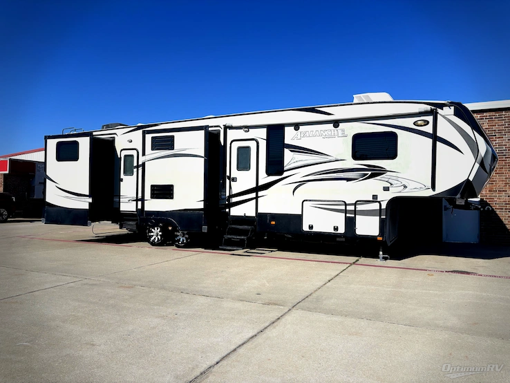 2015 Keystone Avalanche 390RB RV Photo 1
